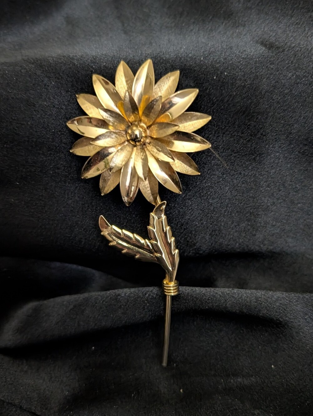 #53. Vintage Gold Flower Brooch
